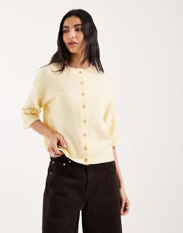 ASOS Brave Soul short sleeved relaxed fit knitted cardigan in yellow — Pale cream yellow knitwear