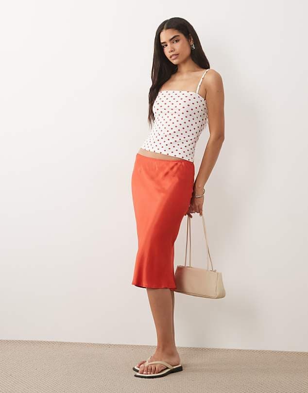 ASOS ASOS DESIGN 90's slip skirt in red satin — Bright warm red skirt