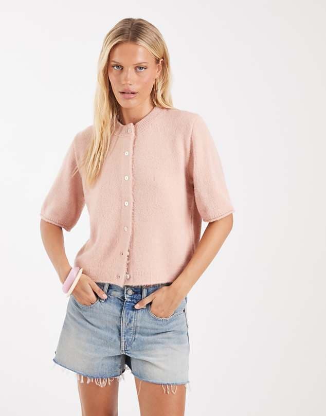 ASOS ASOS DESIGN lightweight relaxed short sleeve cardigan in pink — Light peach pink knitwear