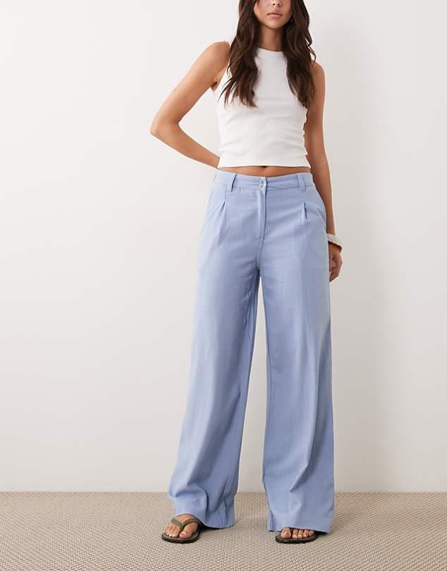 ASOS ASOS DESIGN wide leg trousers with pleat detail in linen blend in blue — Light muted blue trouser