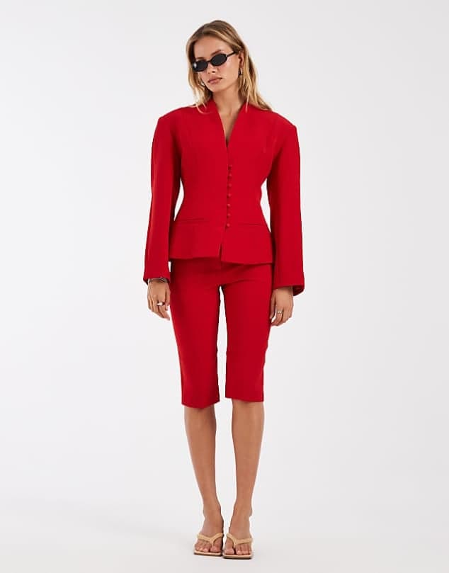 ASOS ASOS DESIGN Tailored button detail capri trousers in red — Clear crimson red trouser