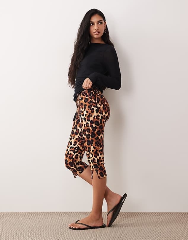 ASOS ASOS DESIGN clean denim capri in leopard print — Warm orange brown trouser