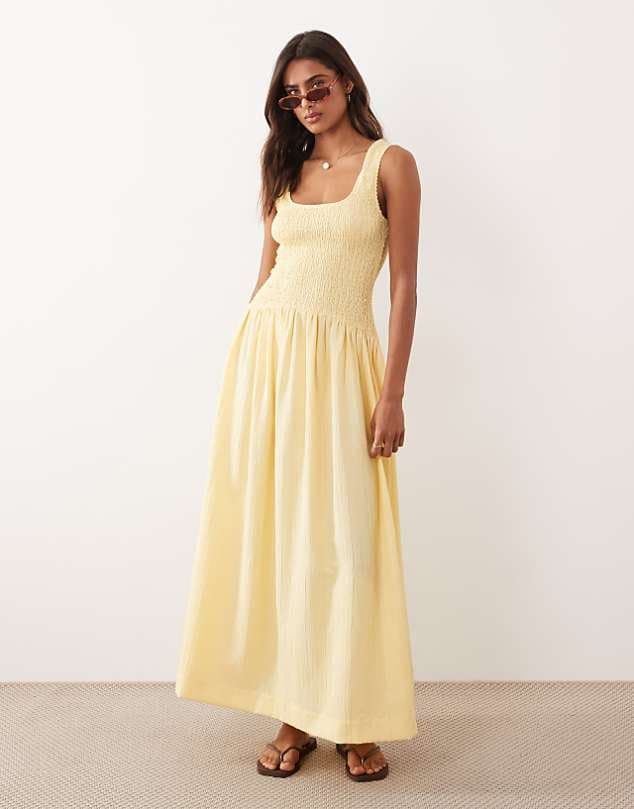 ASOS ASOS DESIGN crinkle scoop neck maxi sundress with shirred waist in lemon — Soft lemon yellow dress