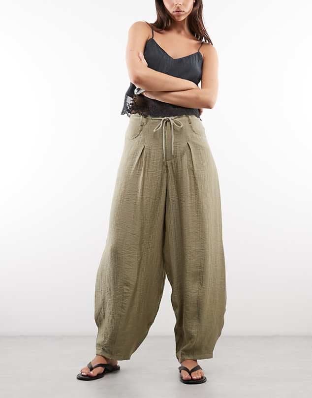 ASOS ASOS DESIGN textured drawstring waist balloon trouser in green — Muted olive green trouser